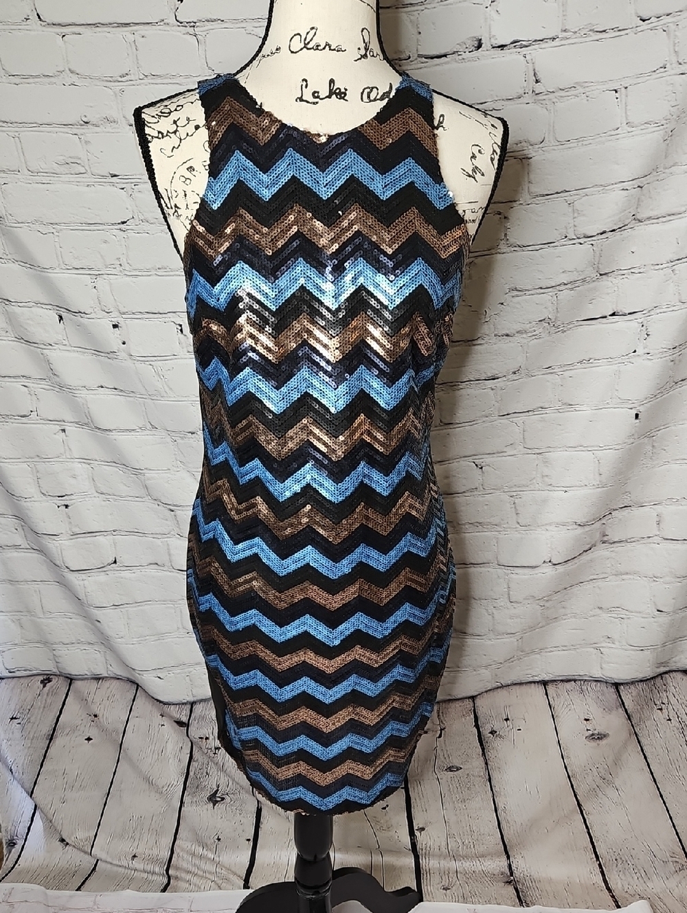 Tulle Sequins Chevron Print Sleeveless Bodycon Dress NWT Size Medium